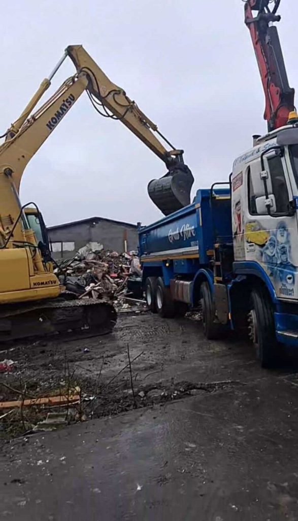loading a rubbish lorry